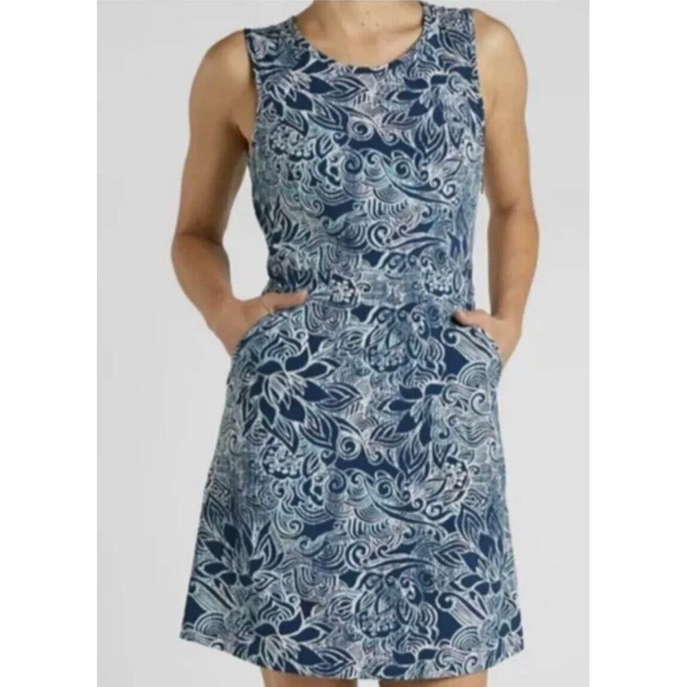 Title‎ Nine Dress Size 8 Phantasm Athletic Dress Nimblene Quick Dry Blue & White